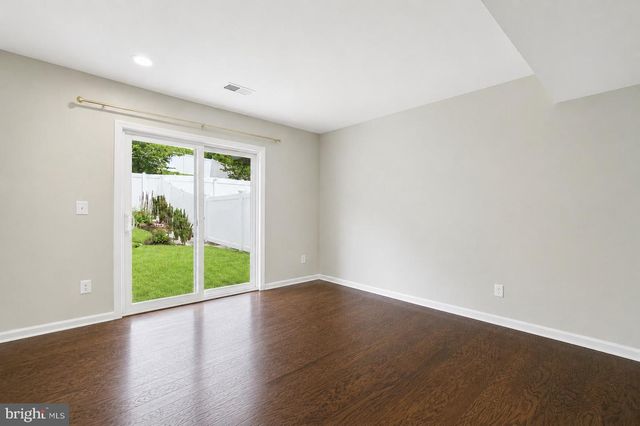 1052 OWENS RD, Oxon Hill, MD 20745
