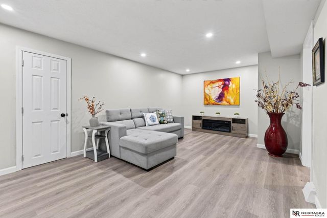3730 Himebaugh Avenue, Omaha, NE 68111