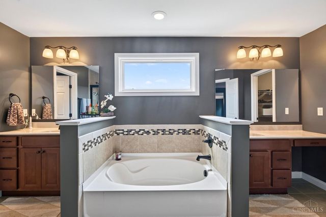 1529 Shaker Run Boulevard, Turtle Creek Twp, OH 45036