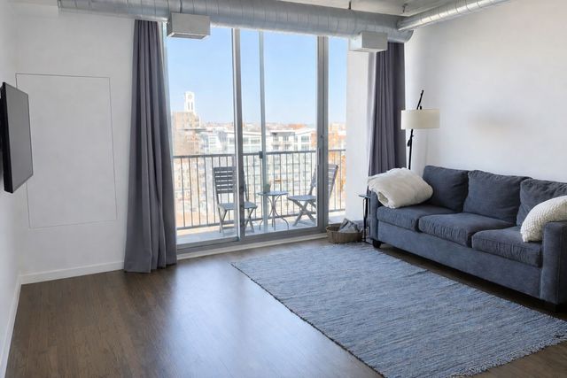 700 W Van Buren Street 1407, Chicago, IL 60607
