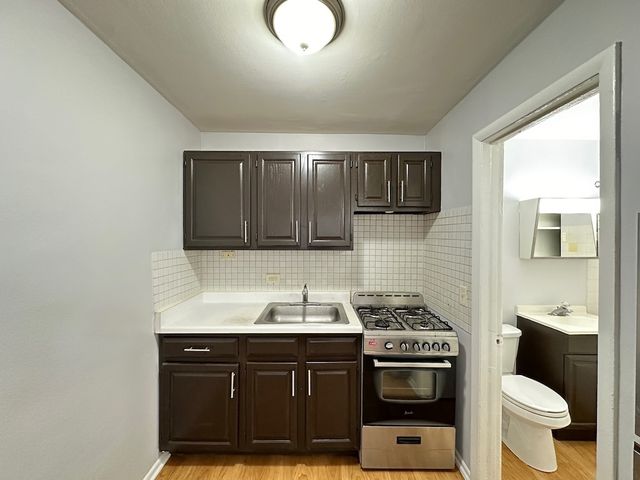 4616 N Beacon Street 2D, Chicago, IL 60640
