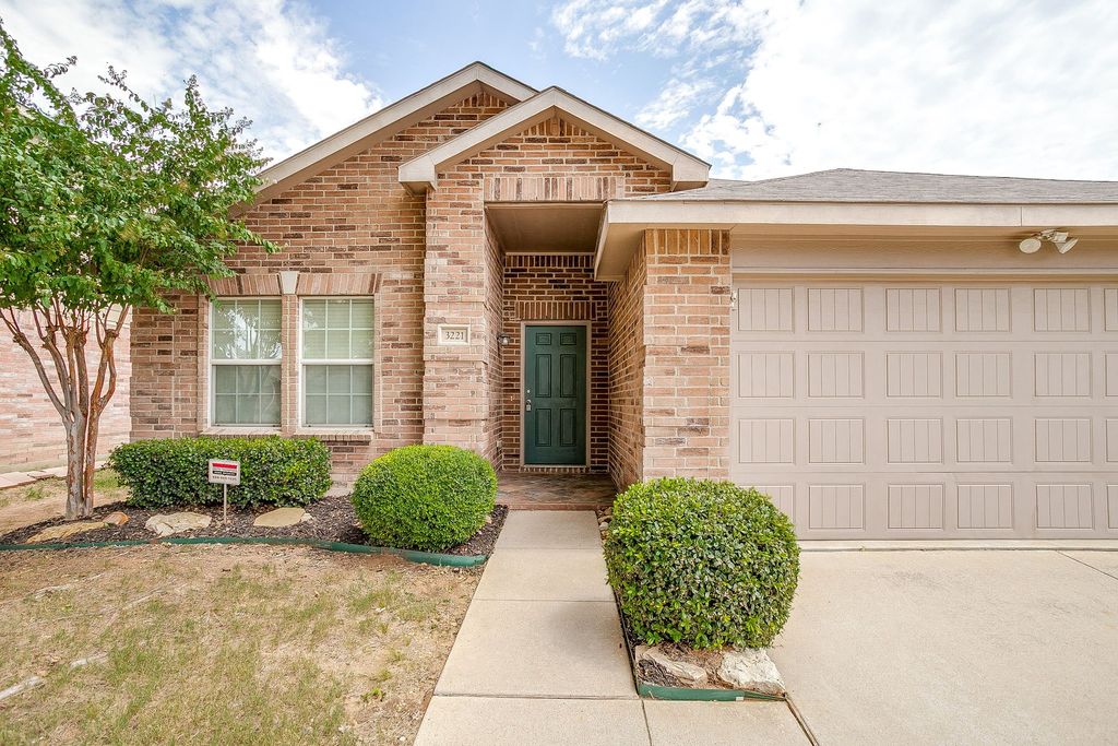 3221 Sadie Trail, Fort Worth, TX 76137