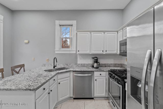 2124 Grinstead Dr, Louisville, KY 40204