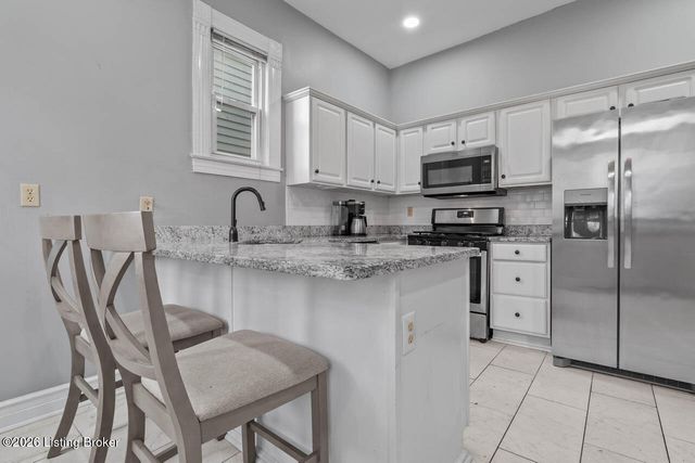 2124 Grinstead Dr, Louisville, KY 40204