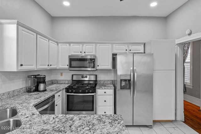 2124 Grinstead Dr, Louisville, KY 40204