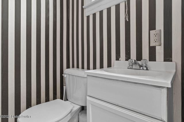 2124 Grinstead Dr, Louisville, KY 40204