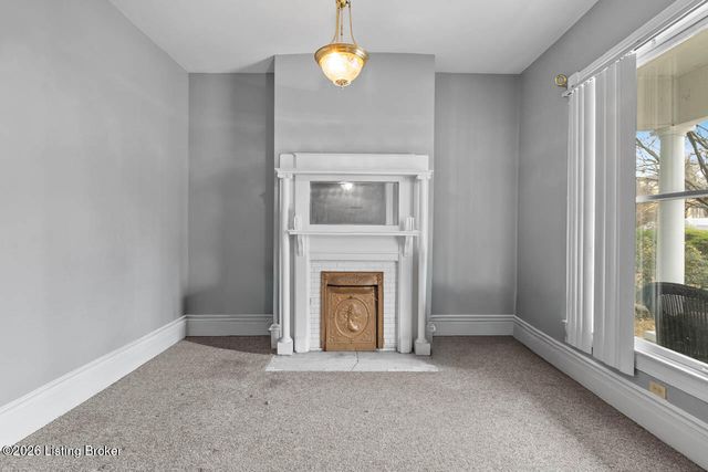 2124 Grinstead Dr, Louisville, KY 40204