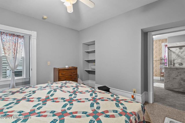 2124 Grinstead Dr, Louisville, KY 40204