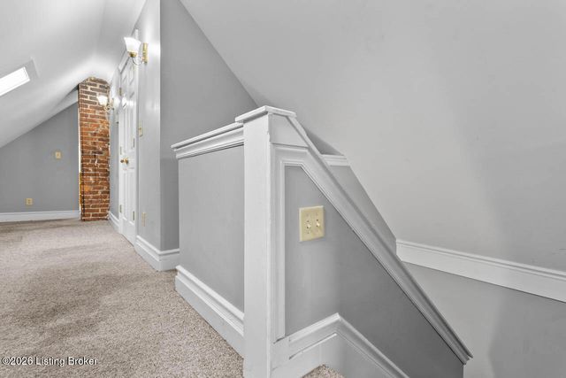 2124 Grinstead Dr, Louisville, KY 40204