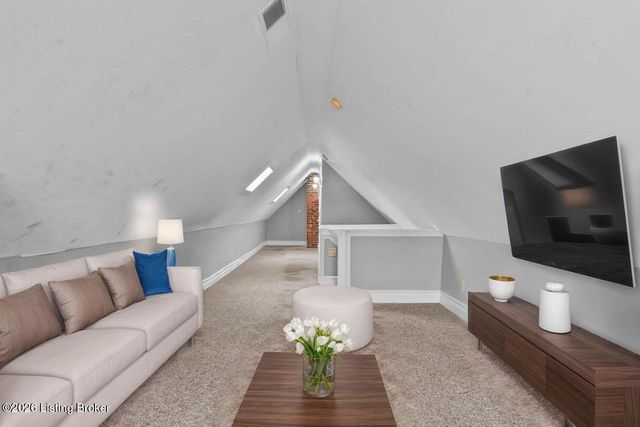 2124 Grinstead Dr, Louisville, KY 40204