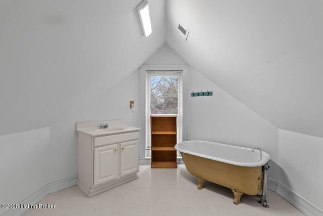 2124 Grinstead Dr, Louisville, KY 40204