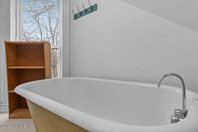 2124 Grinstead Dr, Louisville, KY 40204