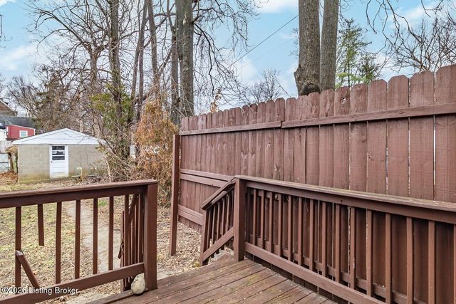 2124 Grinstead Dr, Louisville, KY 40204