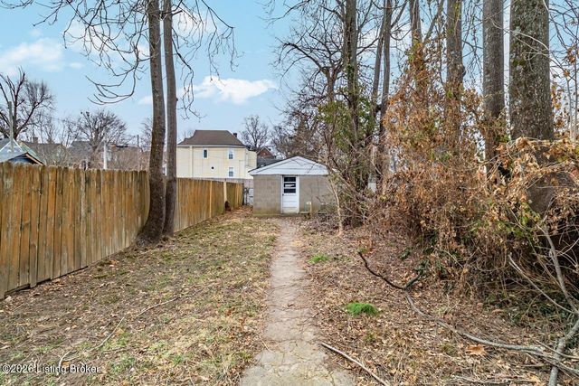 2124 Grinstead Dr, Louisville, KY 40204