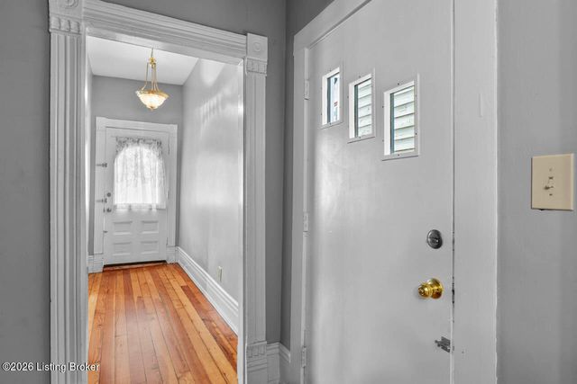 2124 Grinstead Dr, Louisville, KY 40204