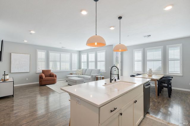 1617 Wildflower Way, Rohnert Park, CA 94928