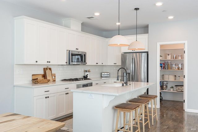 1617 Wildflower Way, Rohnert Park, CA 94928