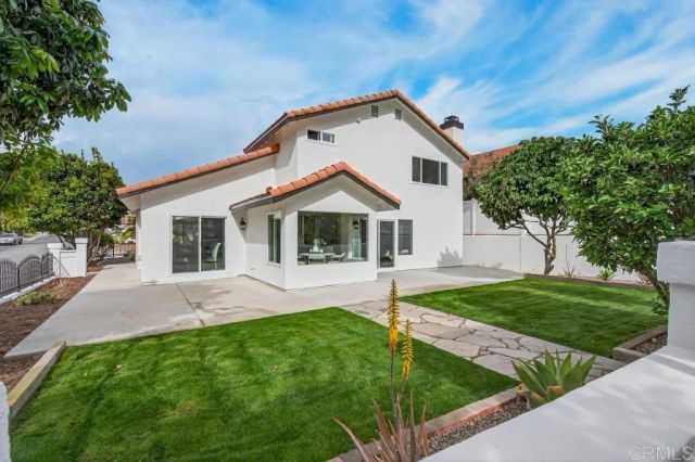 14305 El Vestido Street, San Diego, CA 92129