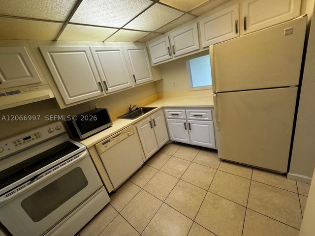 8020 Fairview Dr 107, Tamarac, FL 33321