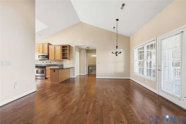 102 Creek Point Ct, Colonial Heights, VA 23834