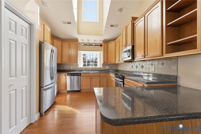 102 Creek Point Ct, Colonial Heights, VA 23834