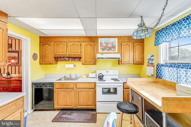 7228 EVANSTON RD, Springfield, VA 22150