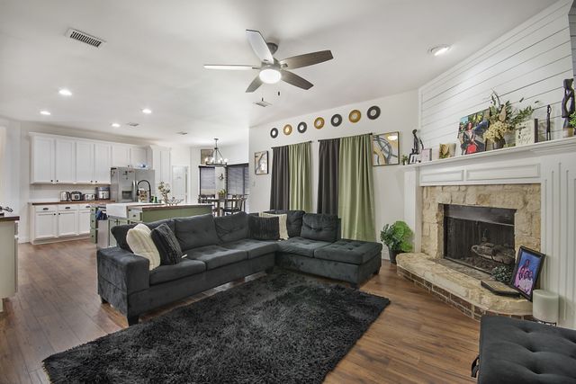 101 Boulder Creek Drive, Desoto, TX 75115