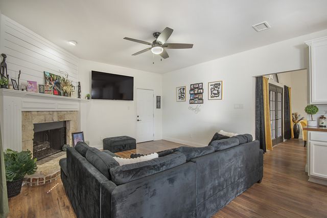 101 Boulder Creek Drive, Desoto, TX 75115