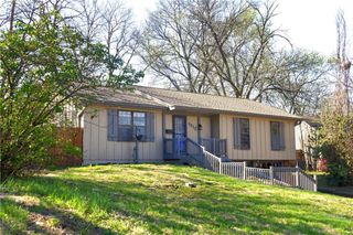 8211 W 57th Street, Merriam, KS 66202