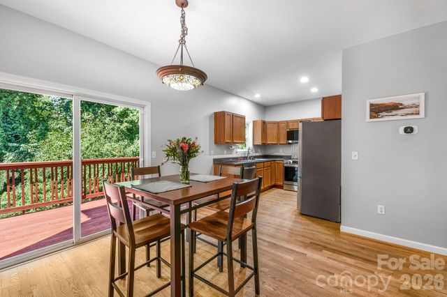 19 Oakcrest Place, Asheville, NC 28806