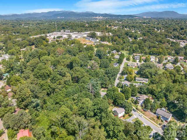 19 Oakcrest Place, Asheville, NC 28806