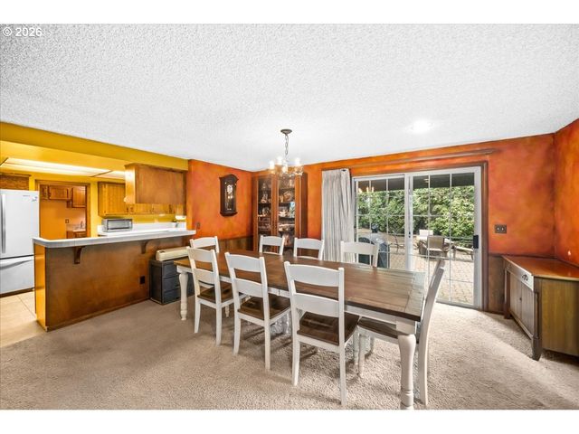 1111 Nw SATARA Ct, Salem, OR 97304