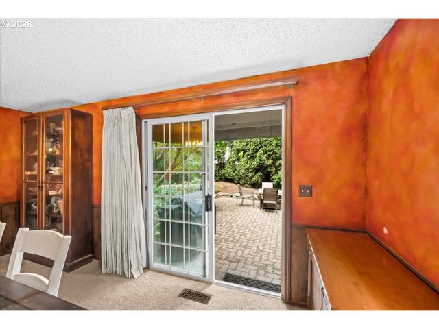1111 Nw SATARA Ct, Salem, OR 97304