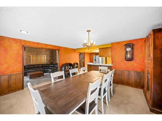 1111 Nw SATARA Ct, Salem, OR 97304