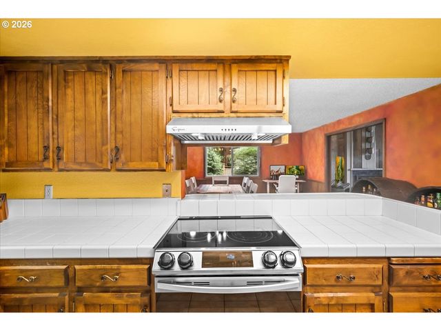 1111 Nw SATARA Ct, Salem, OR 97304