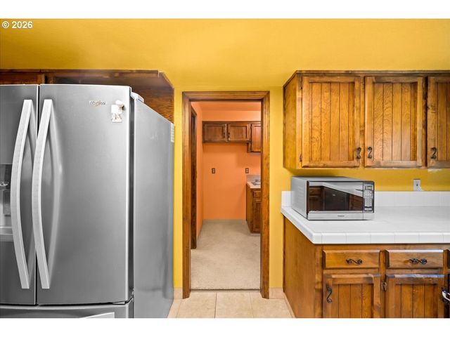 1111 Nw SATARA Ct, Salem, OR 97304