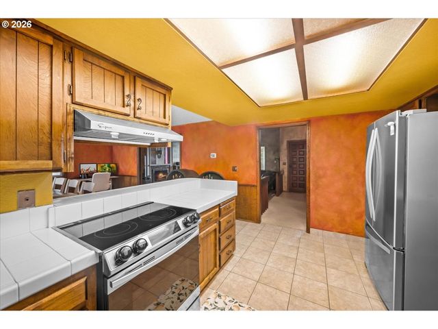 1111 Nw SATARA Ct, Salem, OR 97304