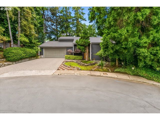 1111 Nw SATARA Ct, Salem, OR 97304