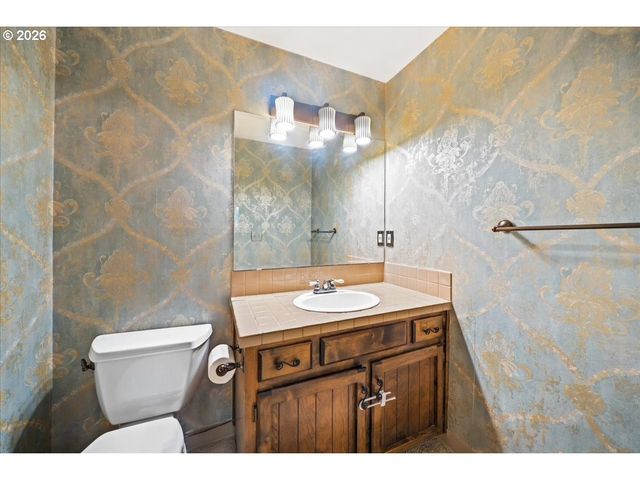 1111 Nw SATARA Ct, Salem, OR 97304