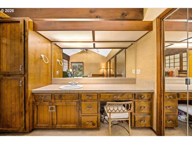1111 Nw SATARA Ct, Salem, OR 97304