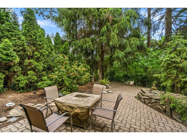 1111 Nw SATARA Ct, Salem, OR 97304