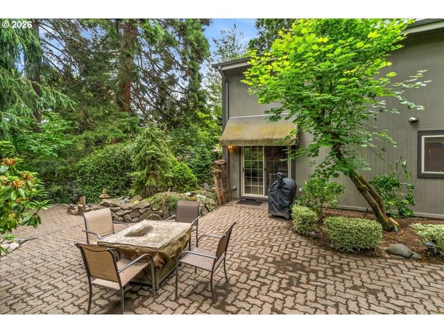 1111 Nw SATARA Ct, Salem, OR 97304