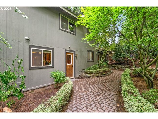1111 Nw SATARA Ct, Salem, OR 97304