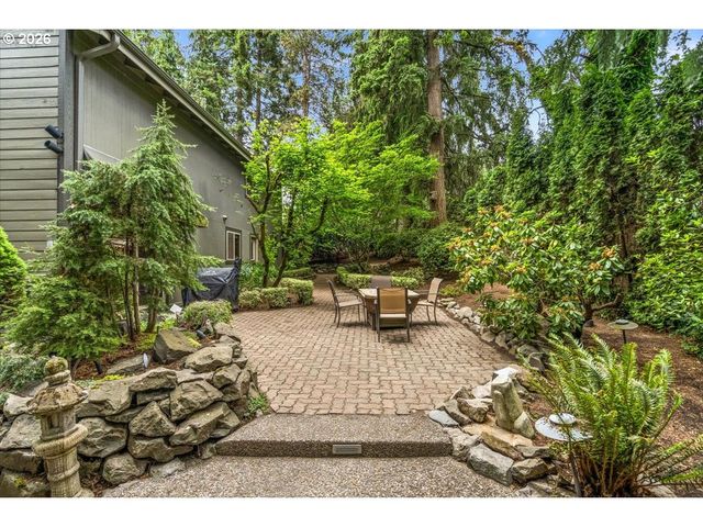 1111 Nw SATARA Ct, Salem, OR 97304