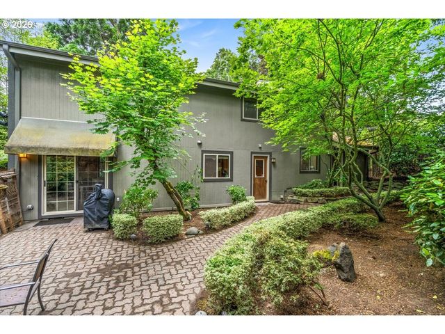 1111 Nw SATARA Ct, Salem, OR 97304