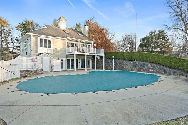 86 Abington Rd 86, Danvers, MA 01923