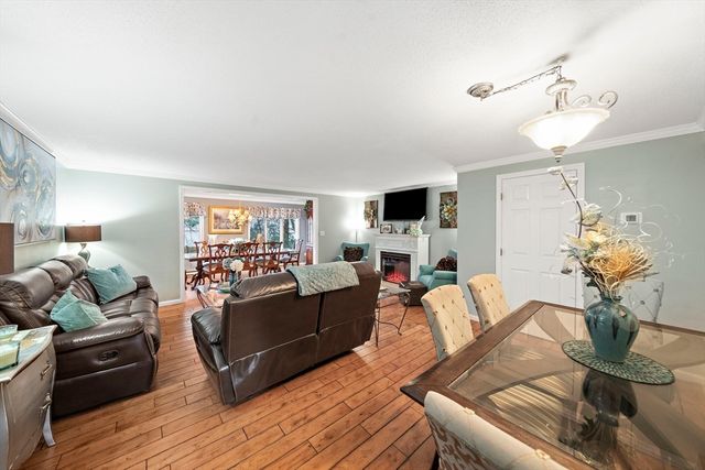 86 Abington Rd 86, Danvers, MA 01923