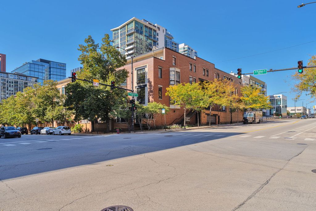 310 N Des Plaines Street A, Chicago, IL 60661 — exterior