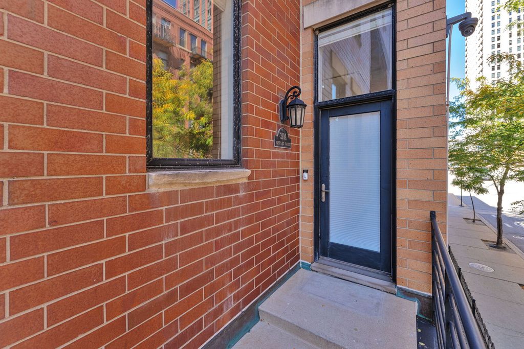 310 N Des Plaines Street A, Chicago, IL 60661 — photo 2