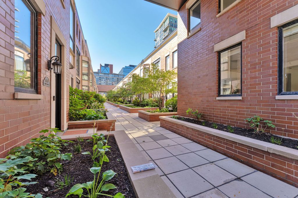 310 N Des Plaines Street A, Chicago, IL 60661 — photo 3